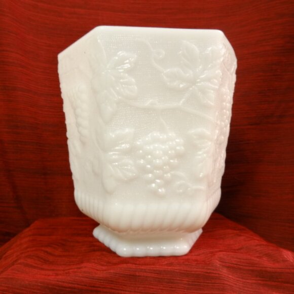 Vintage Anchor Hocking Fire King Ware Vase - Grape Pattern - Picture 1 of 3